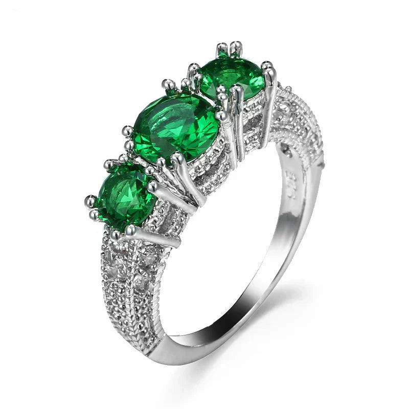 Anello Senza Tempo con Pietre Smeraldo Brillanti