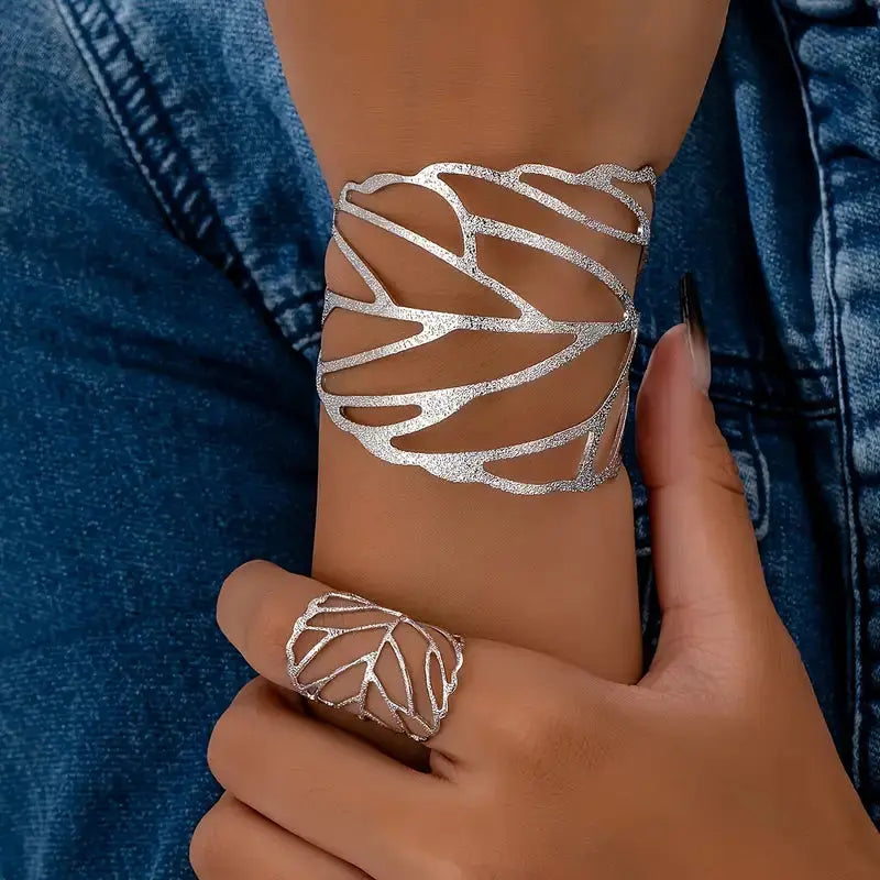 Bracciale Rigido Vintage con Foglia Decorativa
