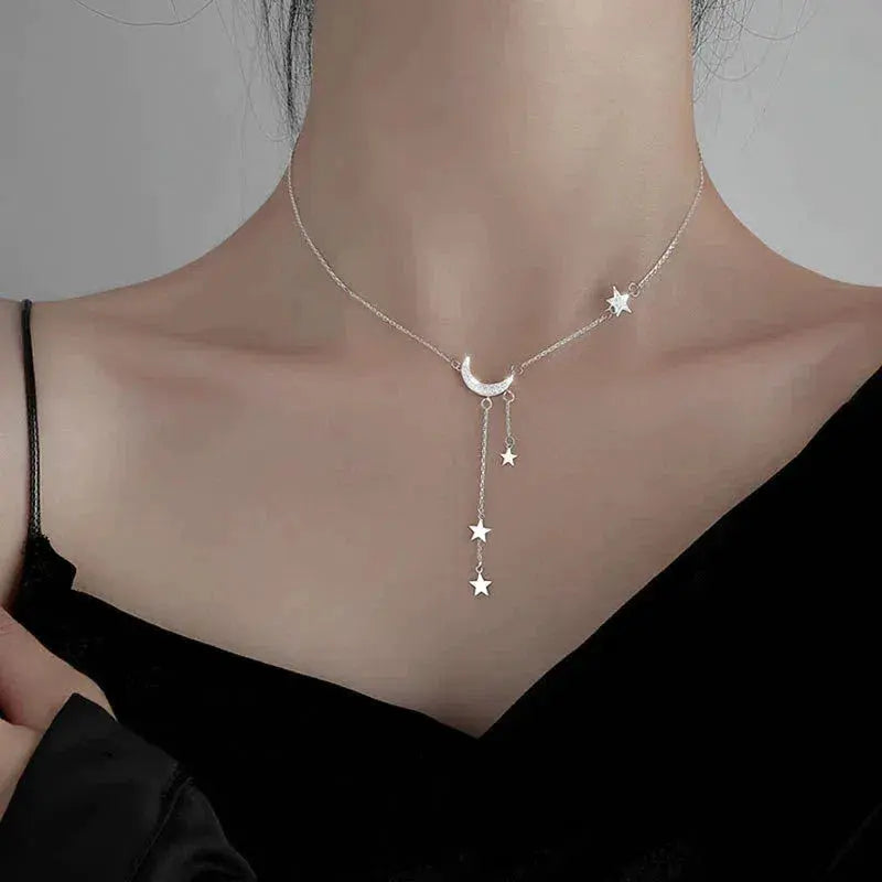 Collana elegante in argento con luna e stelle