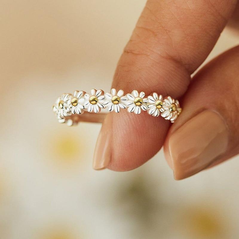 Anello Margherita – Argento e Dolcezza Dipinta