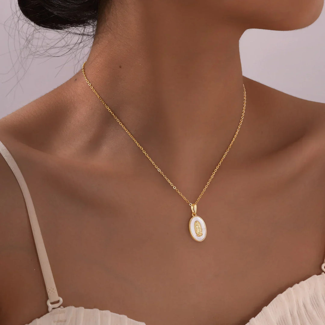 Collana con Medaglia Ovale della Vergine in Oro