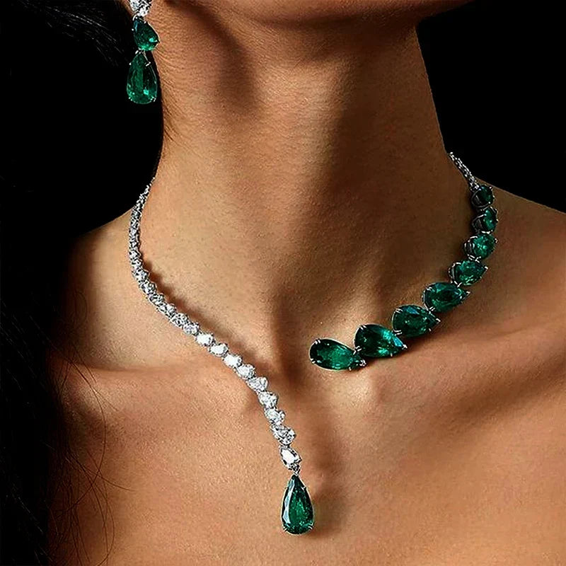 Collana con Ciondolo e Cristallo Verde