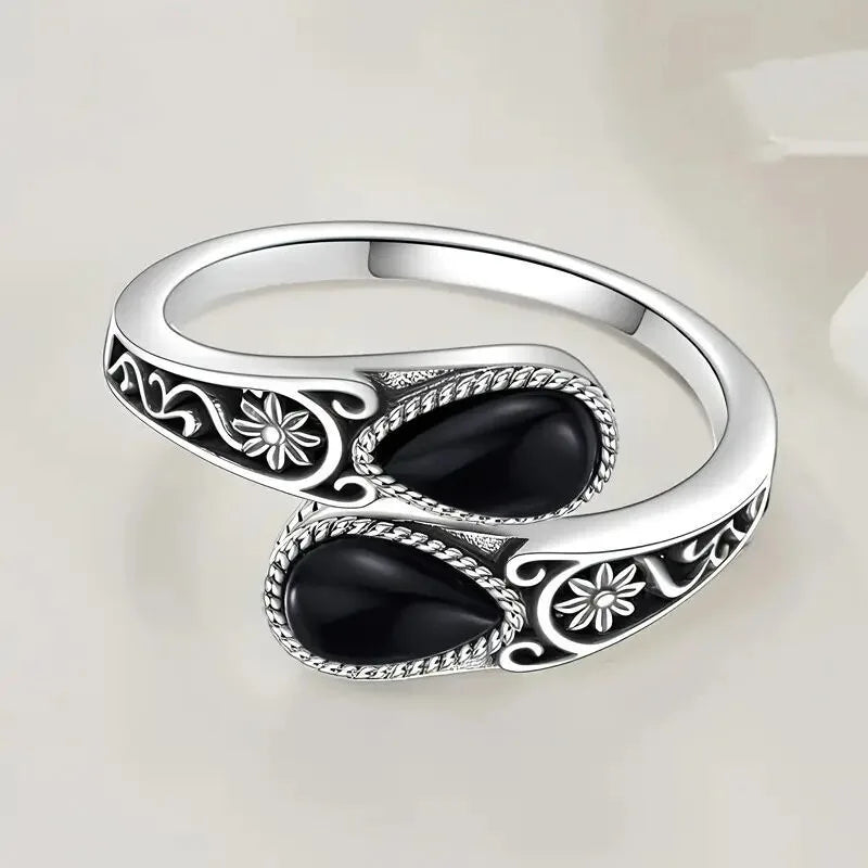 Anello Elegante con Fiore in Pietra di Luna