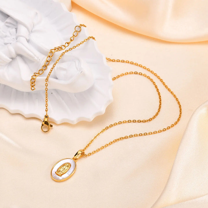 Collana con Medaglia Ovale della Vergine in Oro