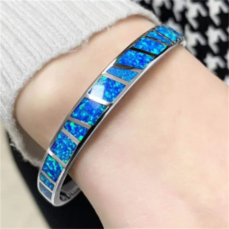 Bracciale Regolabile in Argento con Opale di Fuoco Blu