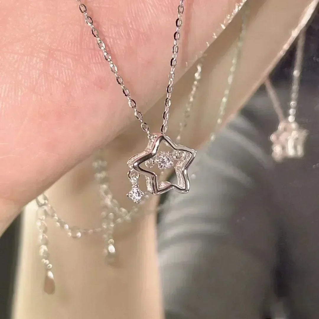 Collana Elegante con Ciondolo a Fiore Ondulato in Metallo