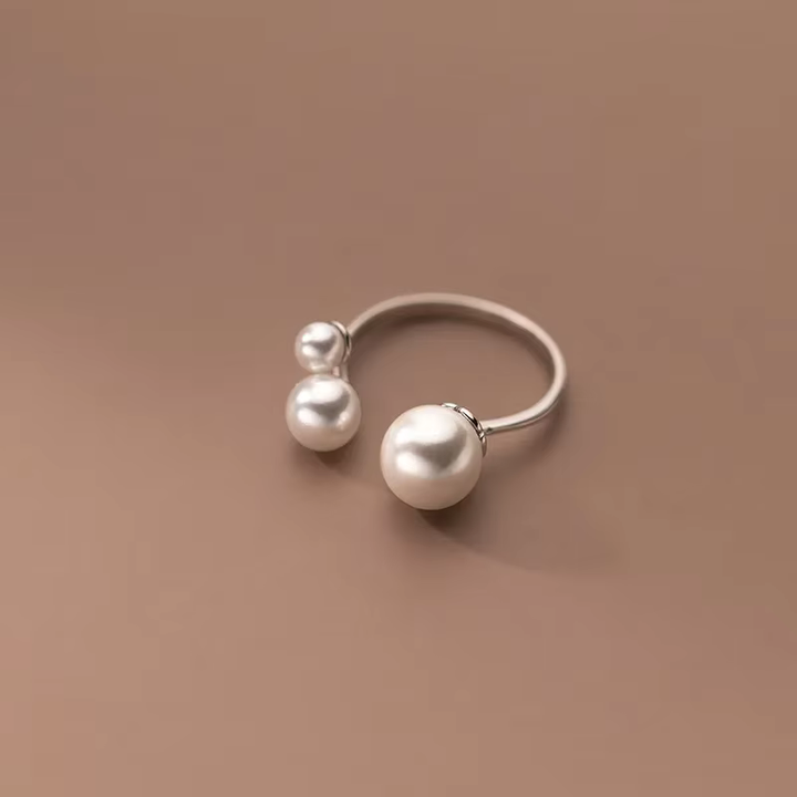 Anello Elegante con Trio di Perle