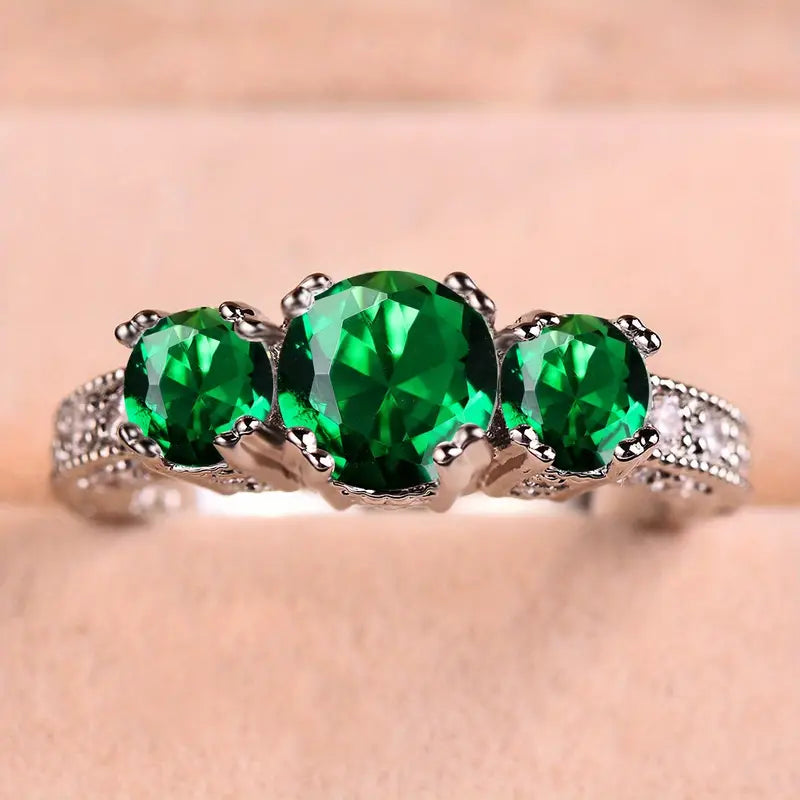 Anello Senza Tempo con Pietre Smeraldo Brillanti