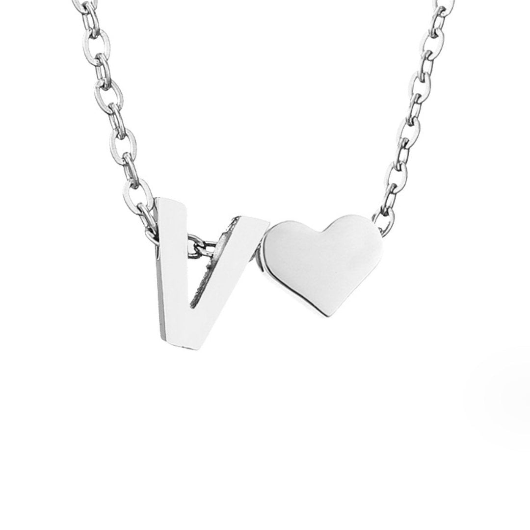 Collana con Iniziale Senza Tempo e Ciondolo a Cuore