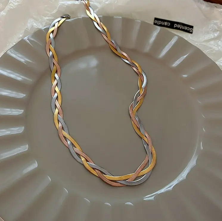 Collana elegante in oro e argento