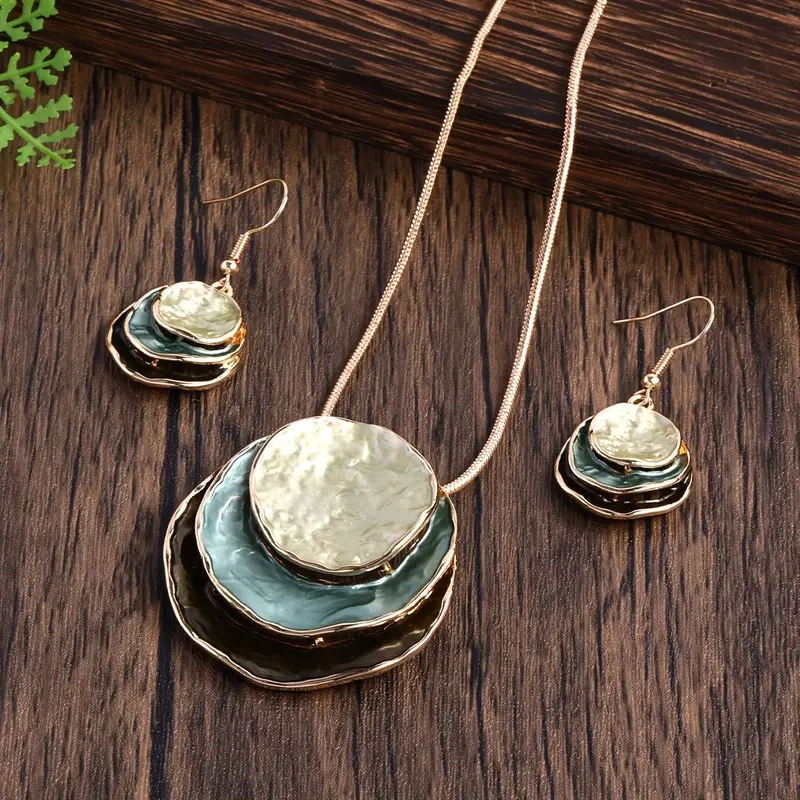 Set vintage a strati con pietre blu